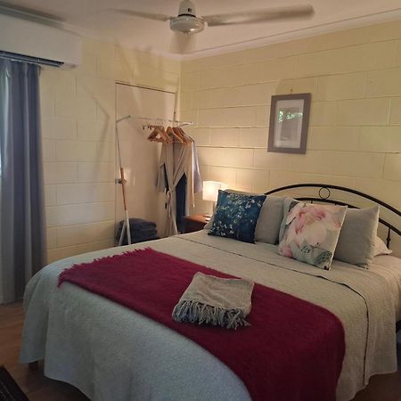 J & Ella'S Holiday House - 1 Bedroom, 1 Bathroom Home Cooktown Exteriér fotografie